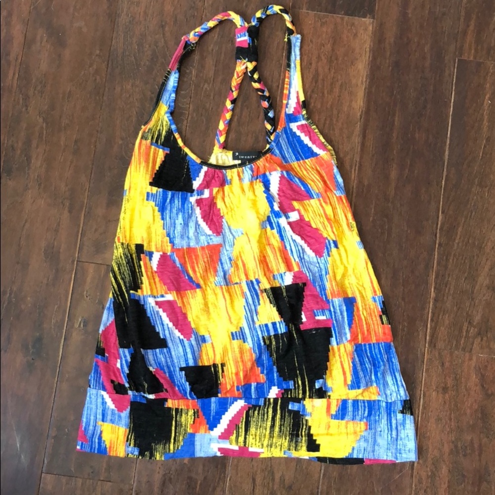 Abstract pattern tank